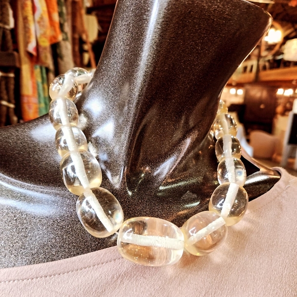 Chunky Acrylic Statement Necklace w/Screw Clasp - Picture 4 of 17